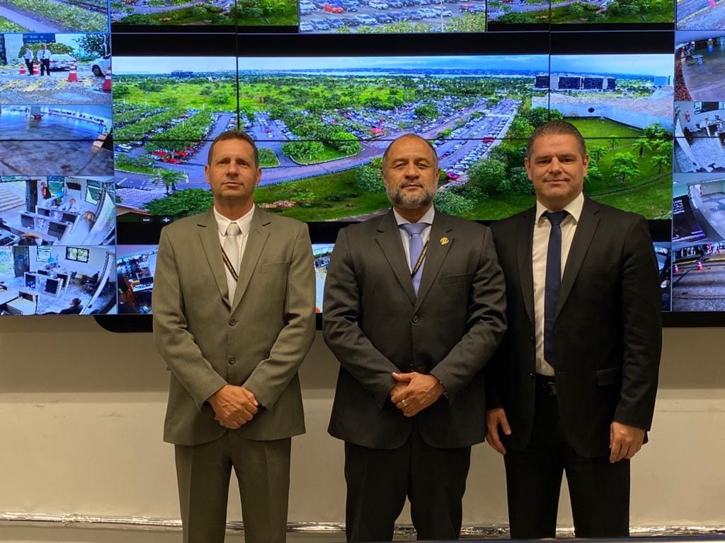 Rodrigo Ferreira de Vasconcelos (Vasco), Jair Pereira da Silva e Eng Altair Galvão na entrega de etapa do projeto STJ