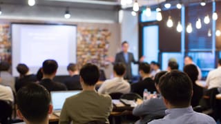 Transferência de Conhecimento: treinamento, documentação e capacitação operacional
